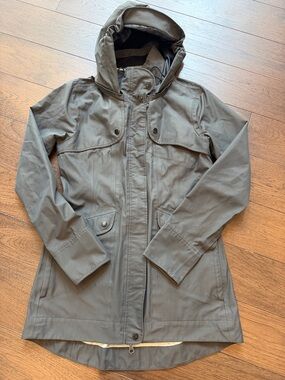Athleta Overcast Rain Coat Small - C16-043